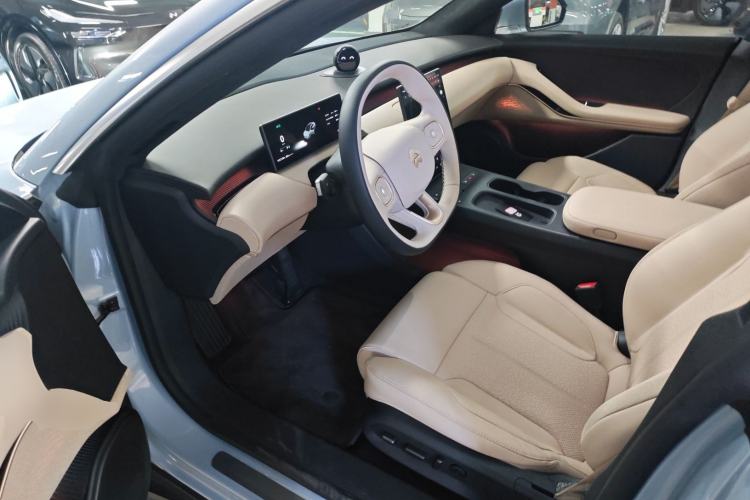Used Nio ET5 2024 75 kWh Driver Seat