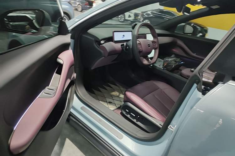 Used Nio ET5 2024 75 kWh Driver Seat