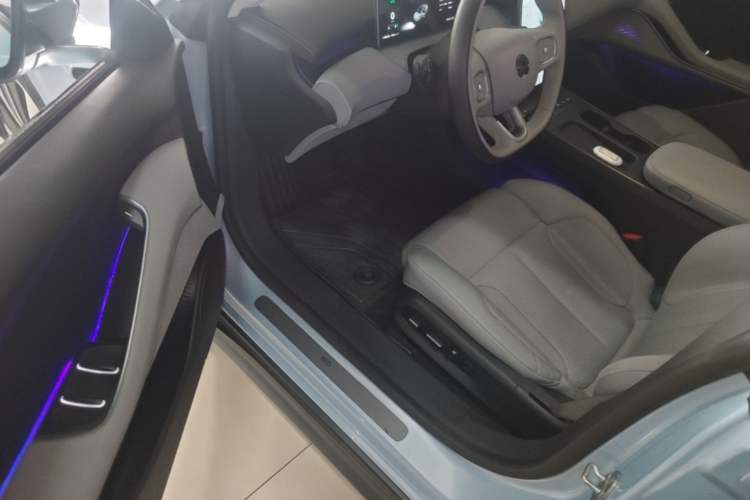 Used Nio ET5 2024 75 kWh Driver Seat