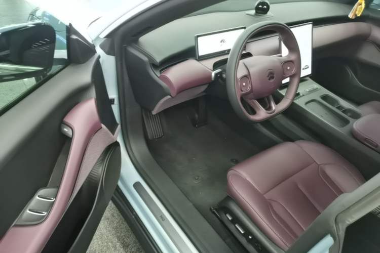 Used Nio ET5 2024 75 kWh Driver Seat