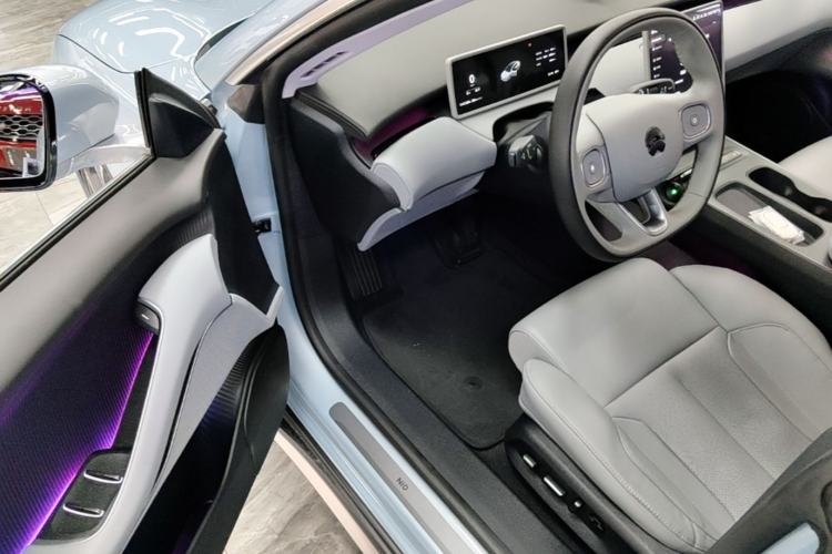 Used Nio ET5 2024 75 kWh Driver Seat