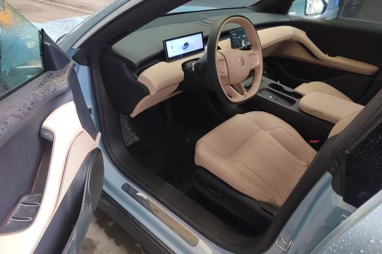 Used Nio ET5 2024 75 kWh Driver Seat