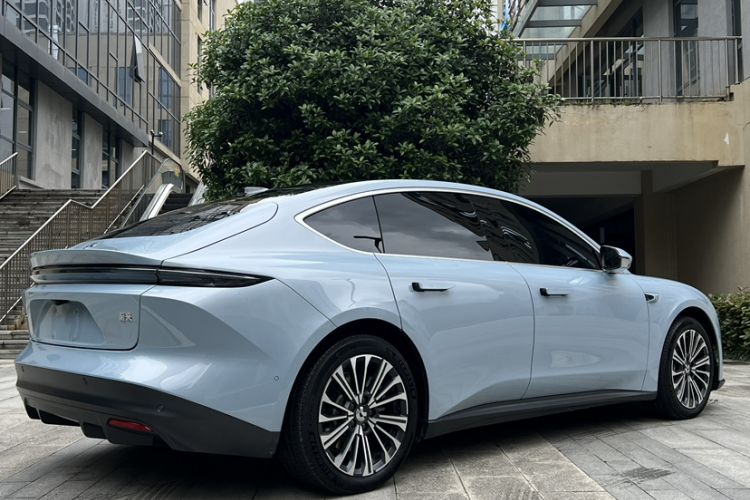 Used Nio ET5 2024 75 kWh Exterior 2
