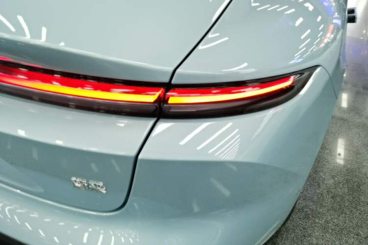 Used Nio ET5 2024 75 kWh Exterior 3