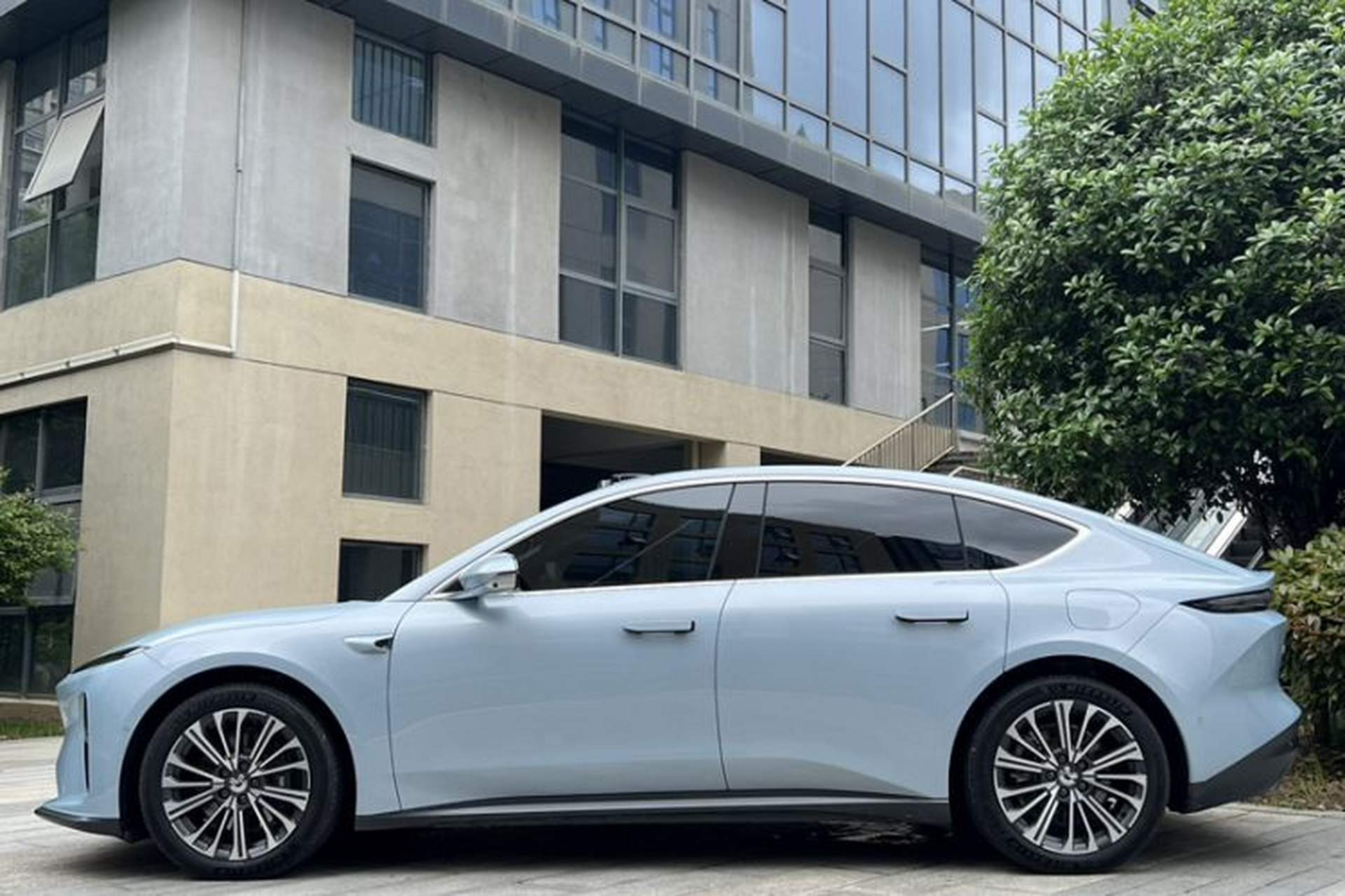 Used Nio ET5 2024 75 kWh Exterior 4