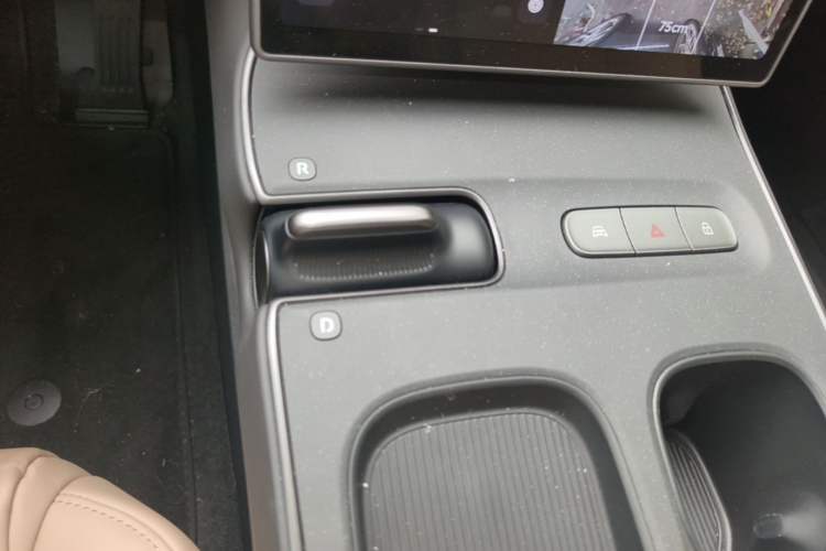 Used Nio ET5 2024 75 kWh Gear Lever