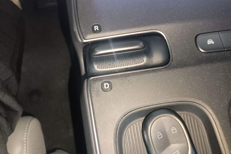 Used Nio ET5 2024 75 kWh Gear Lever