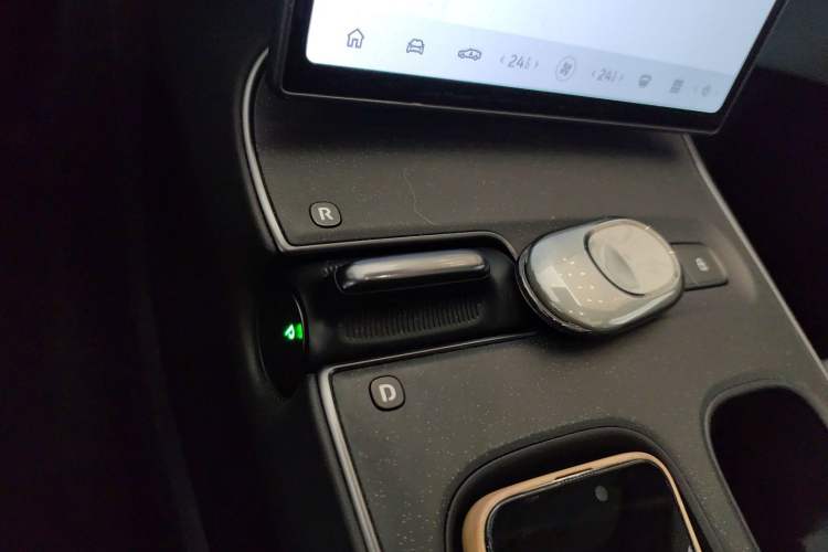 Used Nio ET5 2024 75 kWh Gear Lever