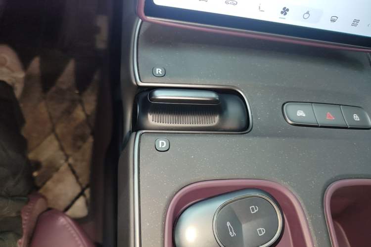 Used Nio ET5 2024 75 kWh Gear Lever
