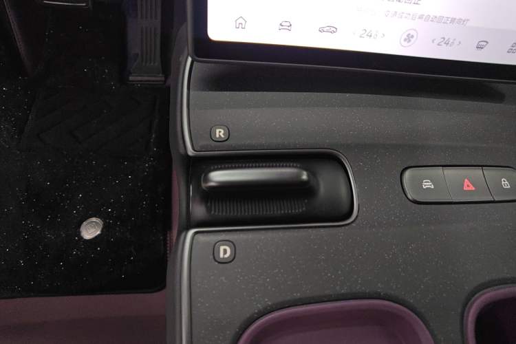 Used Nio ET5 2024 75 kWh Gear Lever