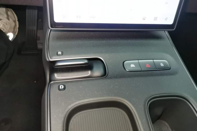 Used Nio ET5 2024 75 kWh Gear Lever