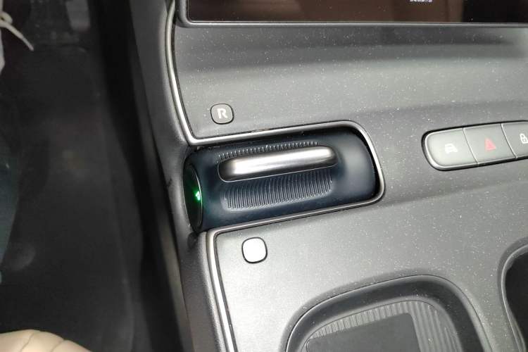 Used Nio ET5 2024 75 kWh Gear Lever