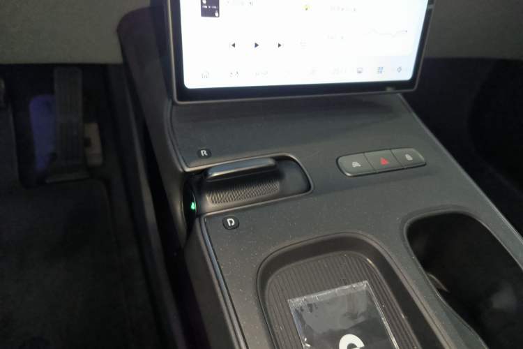 Used Nio ET5 2024 75 kWh Gear Lever