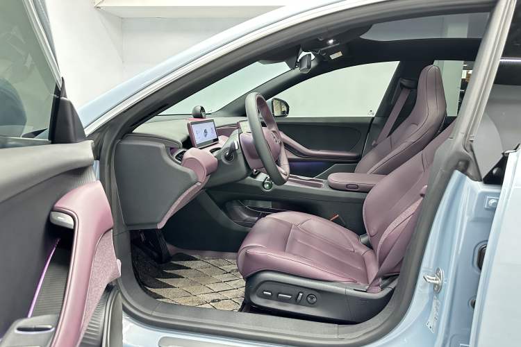 Used Nio ET5 2024 75 kWh Interior 2