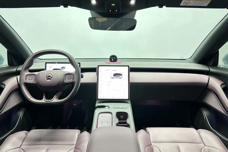 Used Nio ET5 2024 75 kWh Interior 4