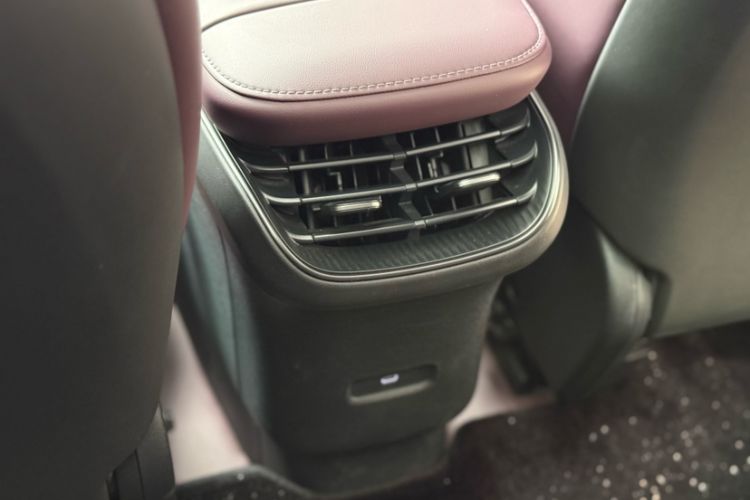 Used Nio ET5 2024 75 kWh Interior 4