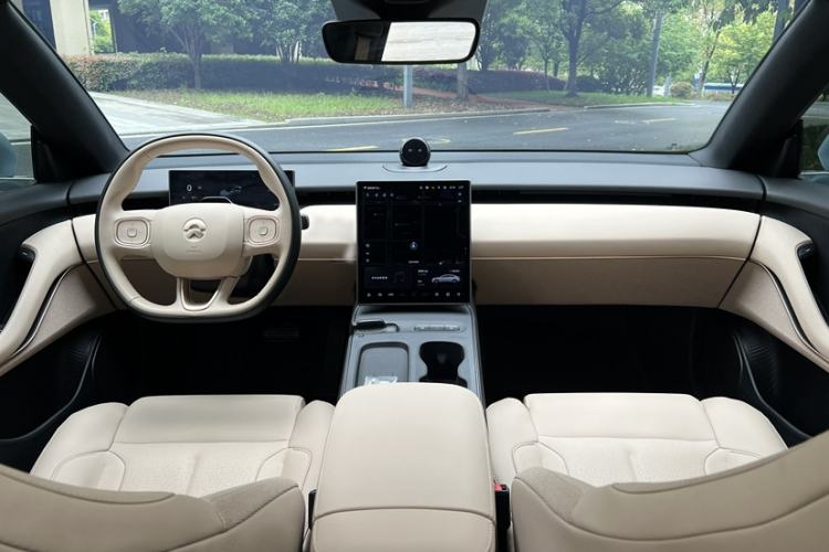 Used Nio ET5 2024 75 kWh Interior 5