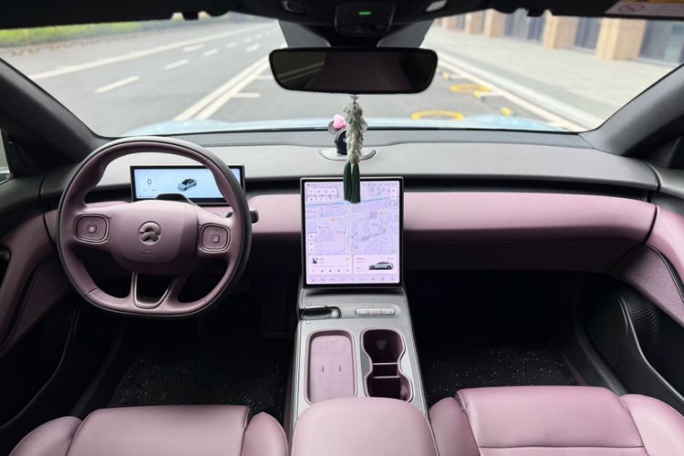 Used Nio ET5 2024 75 kWh Interior 9