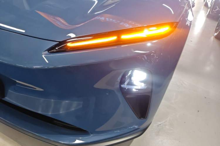 Used Nio ET5 2024 75 kWh Left Front Headlight
