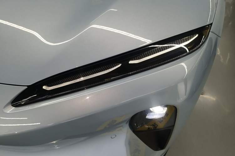 Used Nio ET5 2024 75 kWh Left Front Headlight