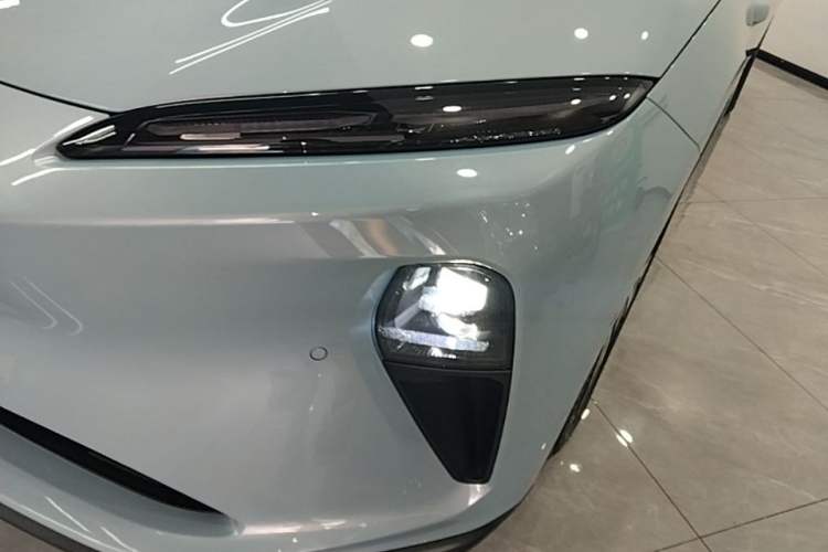 Used Nio ET5 2024 75 kWh Left Front Headlight