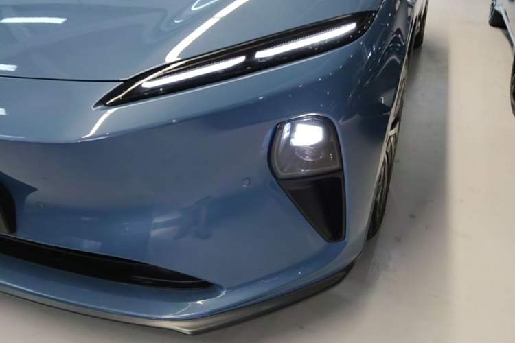 Used Nio ET5 2024 75 kWh Left Front Headlight