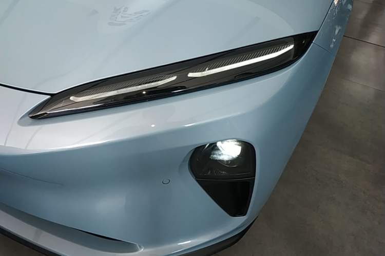 Used Nio ET5 2024 75 kWh Left Front Headlight