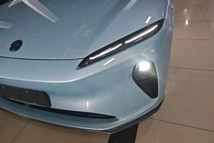 Used Nio ET5 2024 75 kWh Left Front Headlight