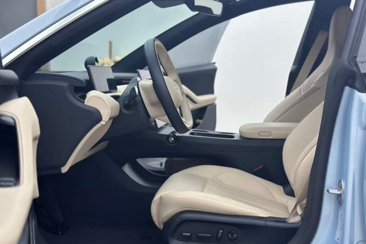 Used Nio ET5 2024 75 kWh Left Front Seat