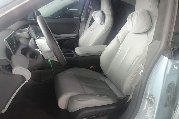 Used Nio ET5 2024 75 kWh Left Front Seat