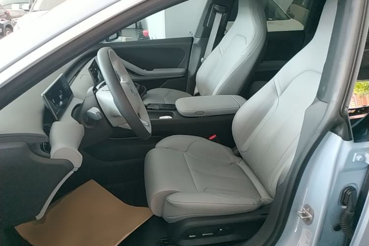 Used Nio ET5 2024 75 kWh Left Front Seat