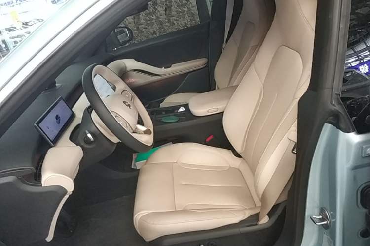 Used Nio ET5 2024 75 kWh Left Front Seat