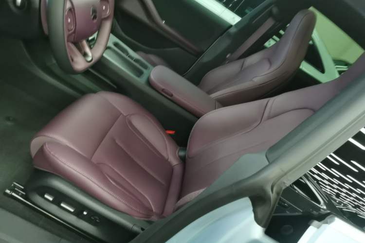 Used Nio ET5 2024 75 kWh Left Front Seat