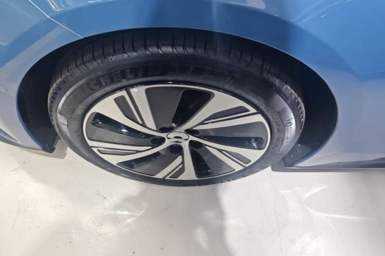 Used Nio ET5 2024 75 kWh Left Front Wheel Hub