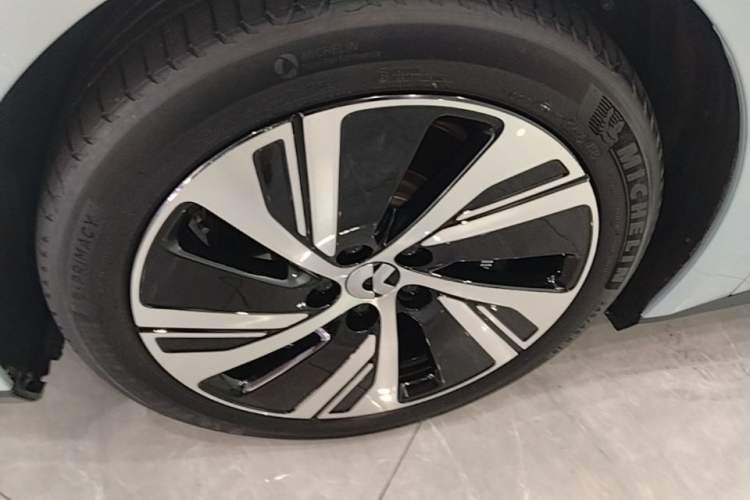 Used Nio ET5 2024 75 kWh Left Front Wheel Hub