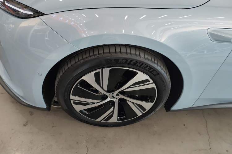 Used Nio ET5 2024 75 kWh Left Front Wheel Hub