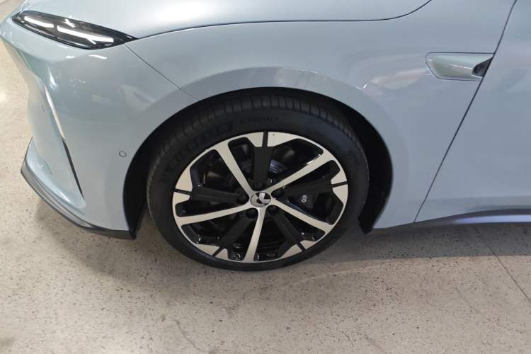 Used Nio ET5 2024 75 kWh Left Front Wheel Hub