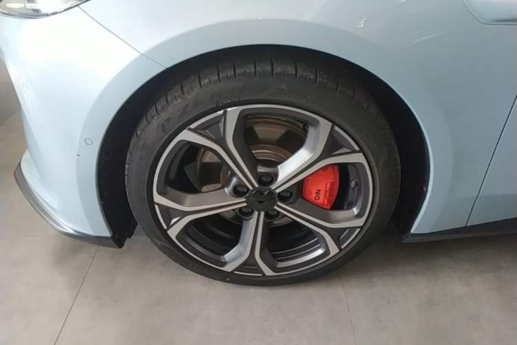 Used Nio ET5 2024 75 kWh Left Front Wheel Hub