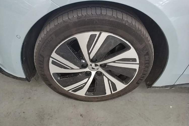 Used Nio ET5 2024 75 kWh Left Front Wheel Hub