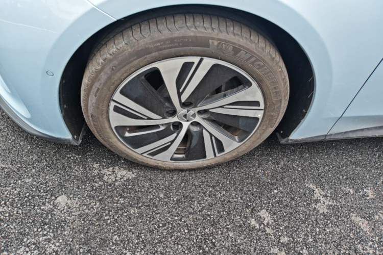 Used Nio ET5 2024 75 kWh Left Front Wheel Hub