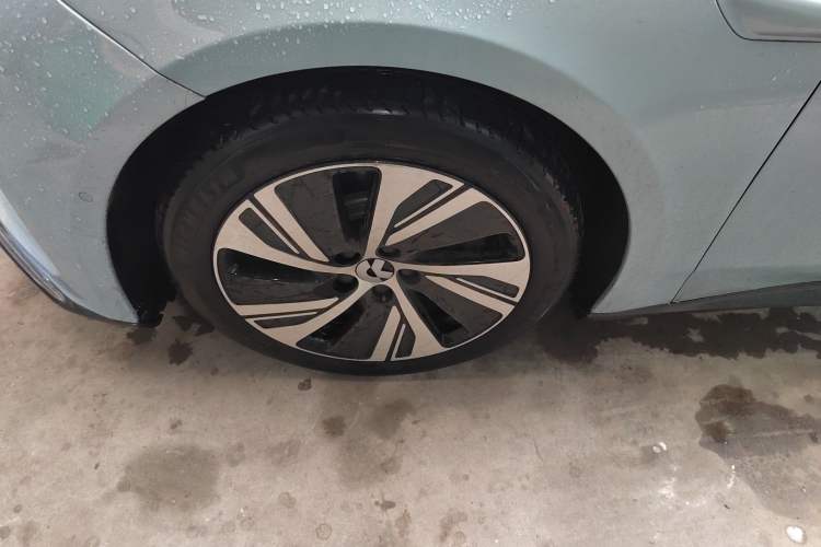 Used Nio ET5 2024 75 kWh Left Front Wheel Hub