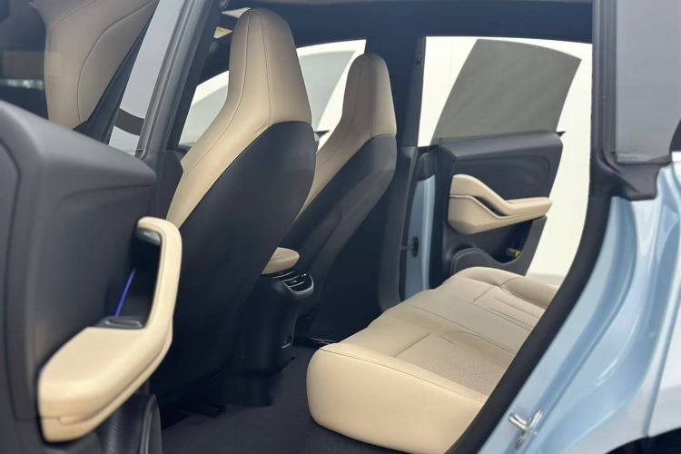 Used Nio ET5 2024 75 kWh Left Rear Seat