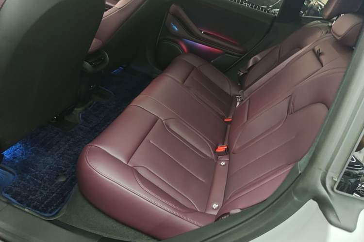 Used Nio ET5 2024 75 kWh Left Rear Seat