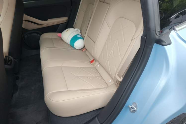 Used Nio ET5 2024 75 kWh Left Rear Seat