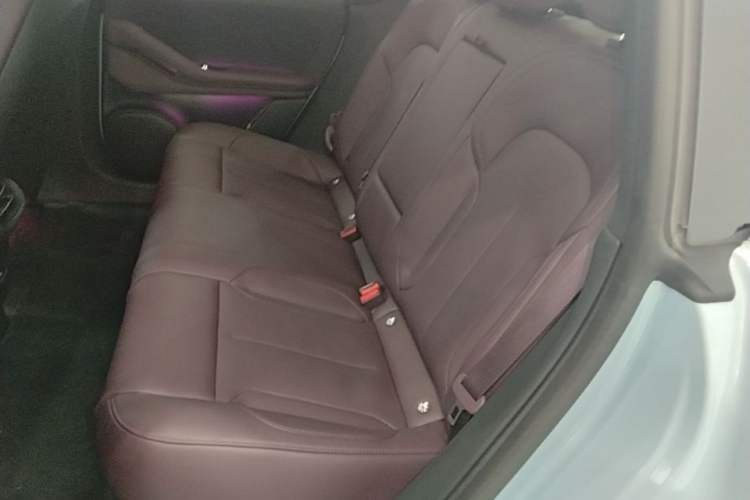 Used Nio ET5 2024 75 kWh Left Rear Seat