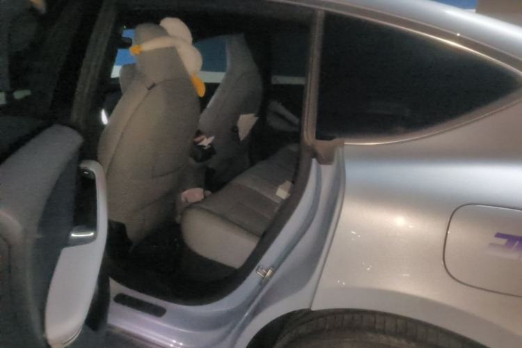 Used Nio ET5 2024 75 kWh Left Rear Seat
