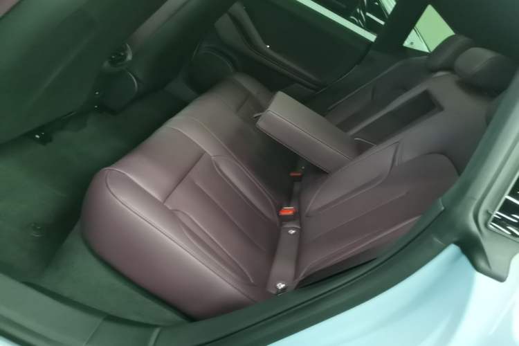 Used Nio ET5 2024 75 kWh Left Rear Seat