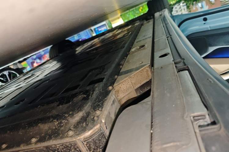 Used Nio ET5 2024 75 kWh Left Side Sill