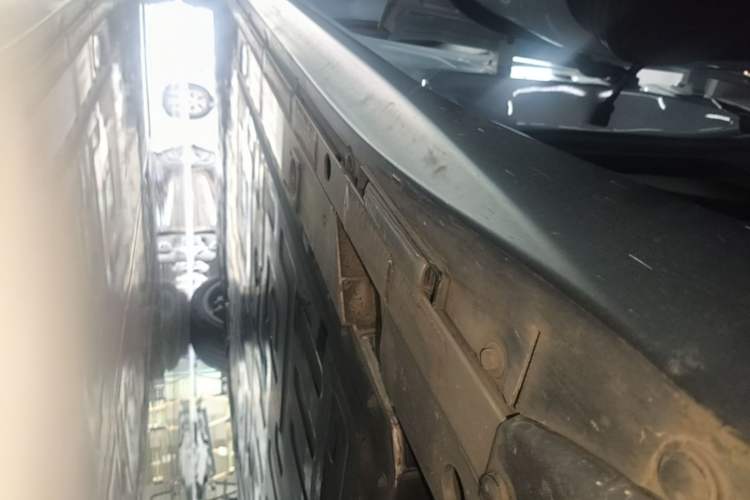 Used Nio ET5 2024 75 kWh Left Side Sill