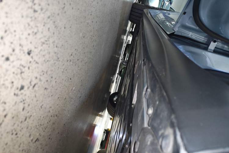 Used Nio ET5 2024 75 kWh Left Side Sill